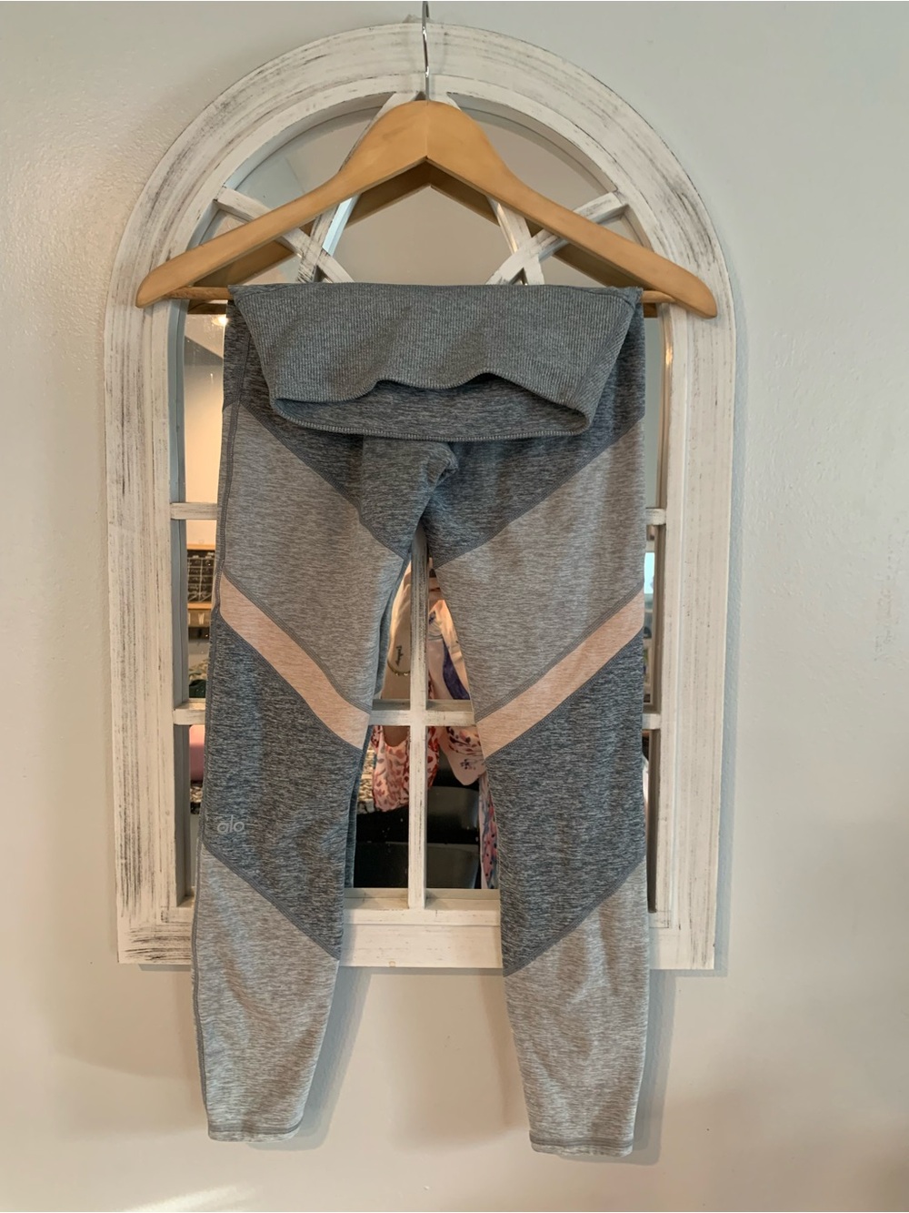 Alo Gray & Blush Colorblock Leggings
